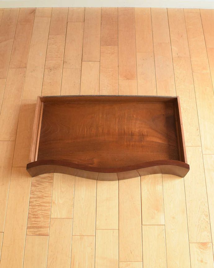 アンティークのワゴン・トローリー　アンティーク家具　ディスプレイを楽しむ為の家具、アンティークホワットノット（引き出し付き）。引き出しの中もキレイですもちろん引き出しの中も職人がキレイ仕上げました。(q-1854-f)