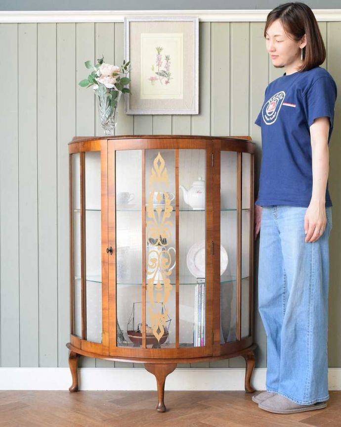英国アンティークのガラスキャビネット