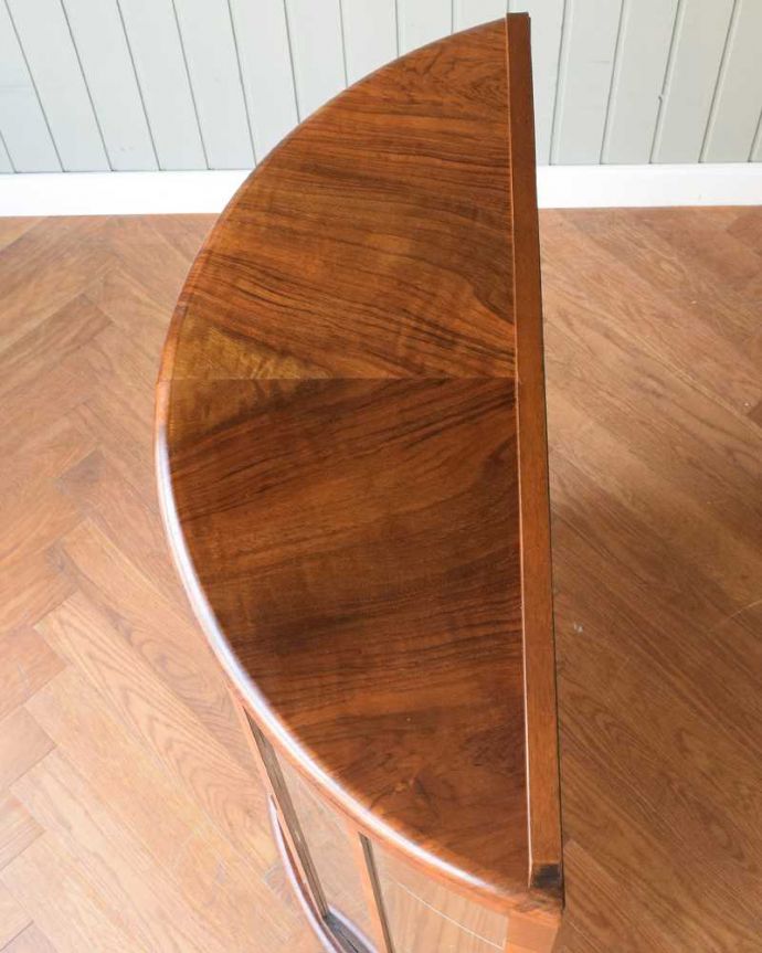 アンティークキャビネットの天板