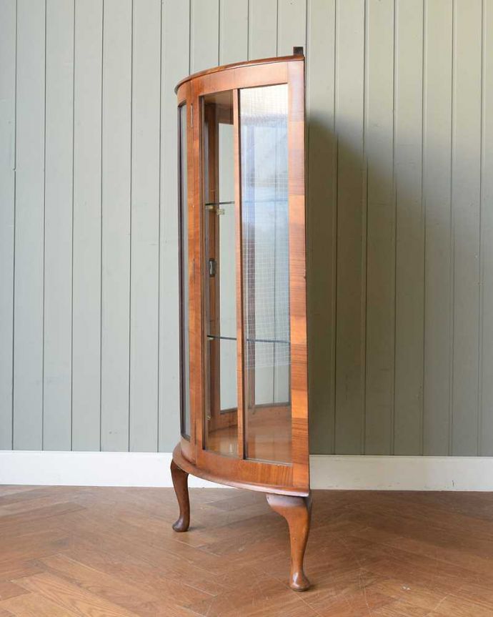 キャビネットの側面