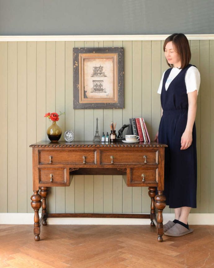 英国アンティークのデスク