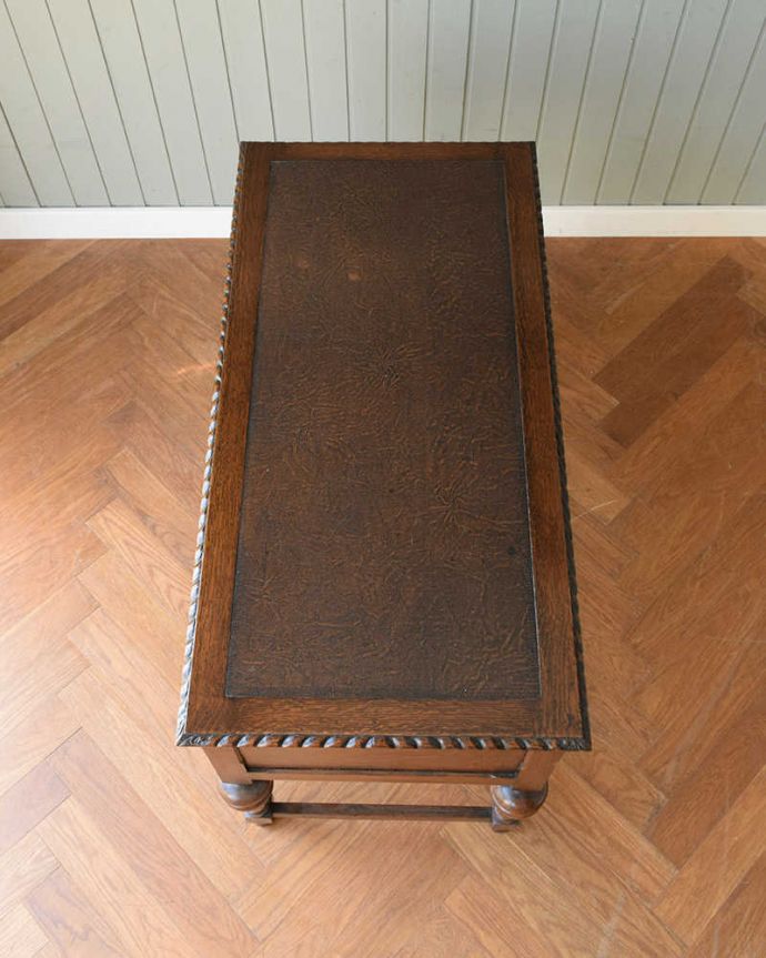 書斎机の美しい天板