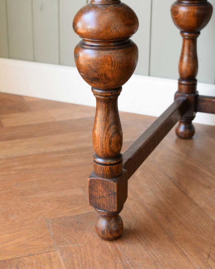 アンティークデスクの脚