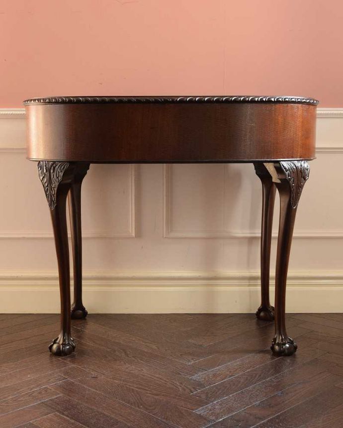 アンティークのデスク・書斎机　アンティーク家具　優雅な英国家具、カーブした曲線が美しいアンティークデスク（キドニー）。後ろ姿もキレイなんです。(q-1862-f)