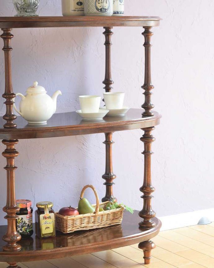 アンティークのキャビネット　アンティーク家具　ディスプレイを楽しむ為の家具ホワットノット、アンティークのオープンシェルフ。隙間収納にもおすすめです。(q-1864-f)