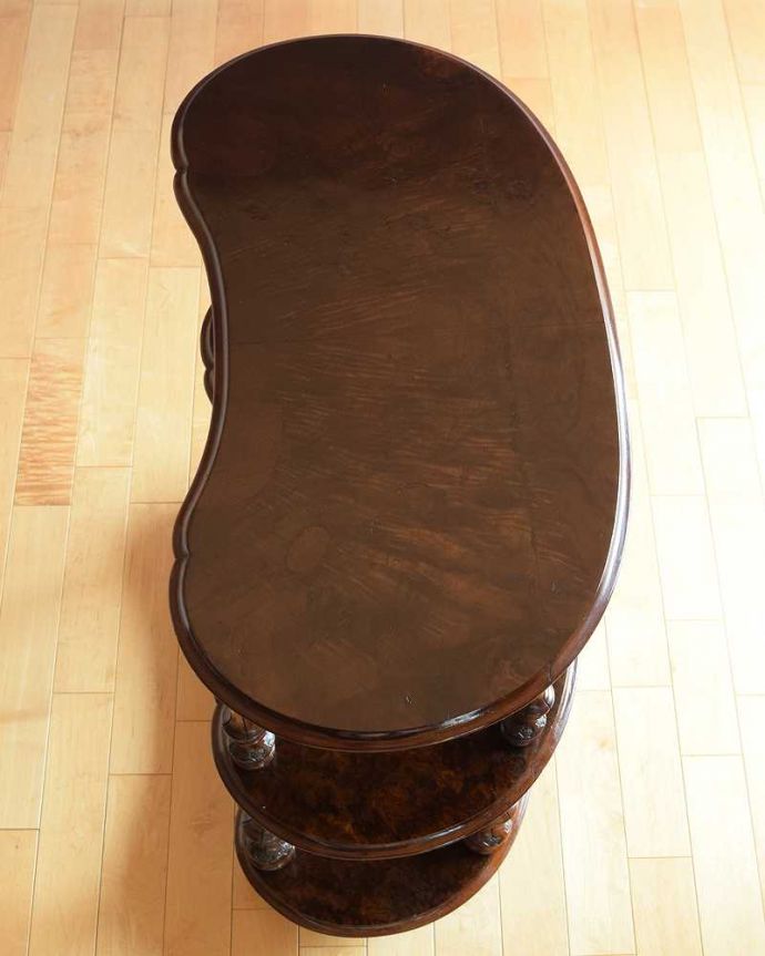 アンティークのキャビネット　アンティーク家具　ディスプレイを楽しむ為の家具ホワットノット、アンティークのオープンシェルフ。天板もキレイに仕上げました。(q-1864-f)