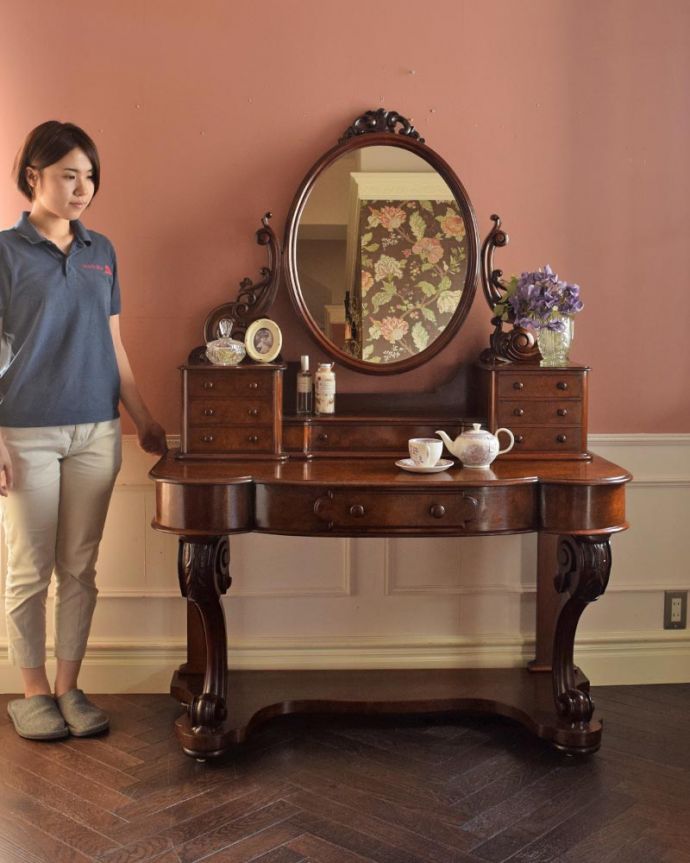 アンティークのドレッサー　アンティーク家具　1890年代のアンティークドレッシングテーブル、高級感溢れる英国の家具。大きな鏡を見る度に毎日が楽しくなるドレッシングチェストミラーが付いた女性のための家具ドレッシングチェスト。(q-1868-f)
