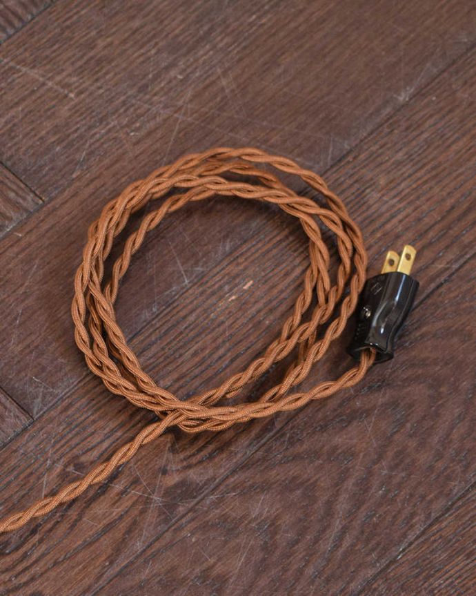 トライポッド　照明・ライティング　テーブルが付いた珍しい英国アンティークのフロアランプ（Ｅ26電球付）。。(q-1869-f)