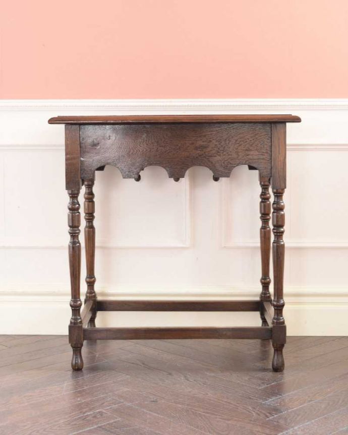 アンティークのテーブル　アンティーク家具　英国で見つけたお花の彫刻が華やかな、アンティークホールテーブル（引き出し付き）。しっかり修復しました。(q-1870-f)