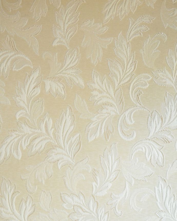 アンティークのキャビネット アンティーク家具 クロウ&ボールの脚や装飾が美しいアンティークのガラスキャビネット。新しいものに張り替えました。(q-1871-f)