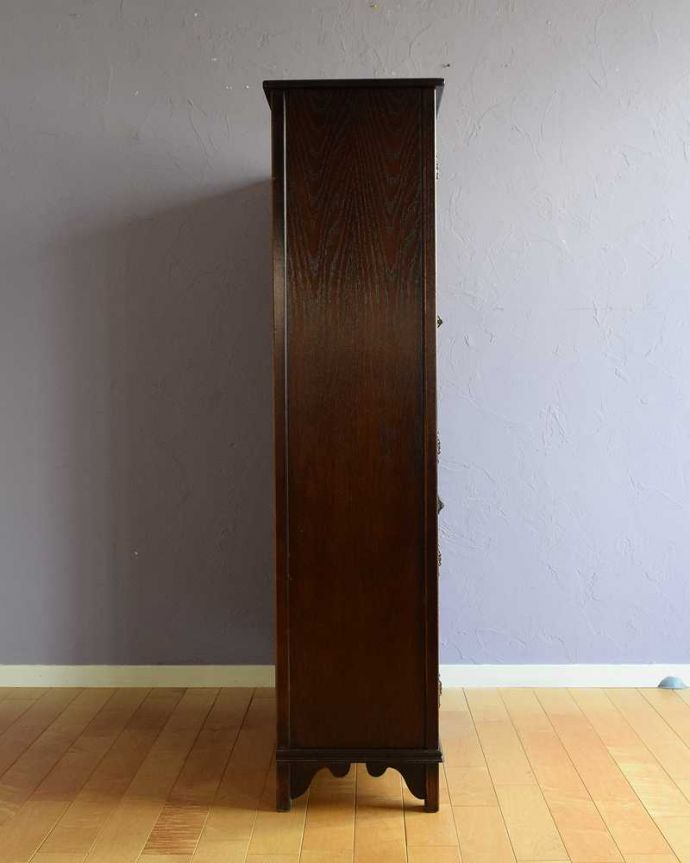 アンティークのキャビネット　アンティーク家具　ステンドグラスがキレイなブックケース（本棚）、英国輸入のアンティーク家具。横から見てもステキ横から見るとこんな感じ。(q-1873-f)