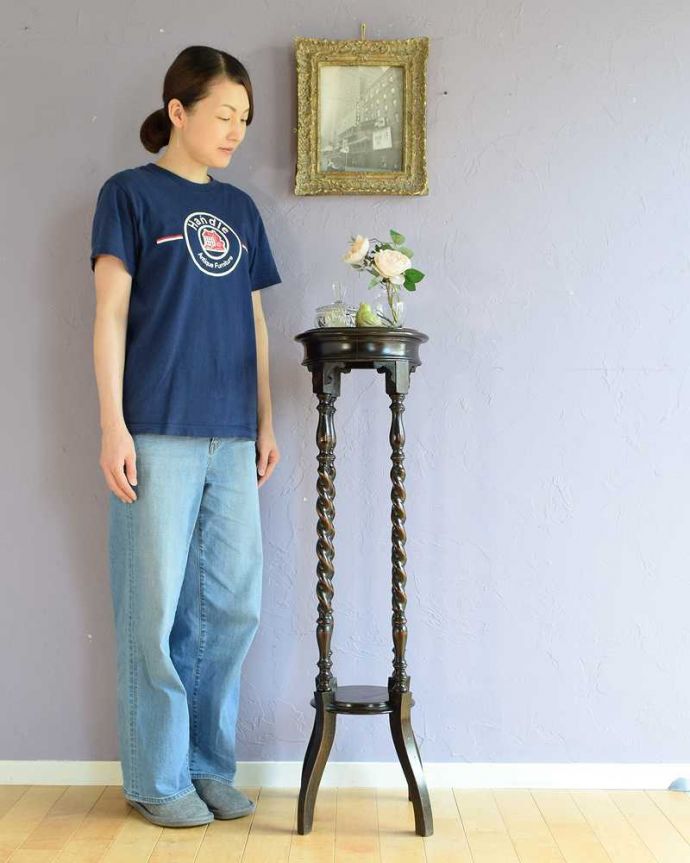 プランツスタンド・ケーキスタンド アンティーク家具 4本ツイスト脚が美しい、英国アンティークのプランツスタンド。スラッと背が高く美しいプランツスタンドアンティーク家具の中でもさらに贅沢なアンティーク。(q-1882-f)