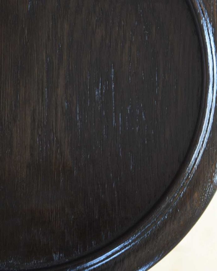 プランツスタンド・ケーキスタンド アンティーク家具 4本ツイスト脚が美しい、英国アンティークのプランツスタンド。近づいてみると…木目もキレイな天板。(q-1882-f)