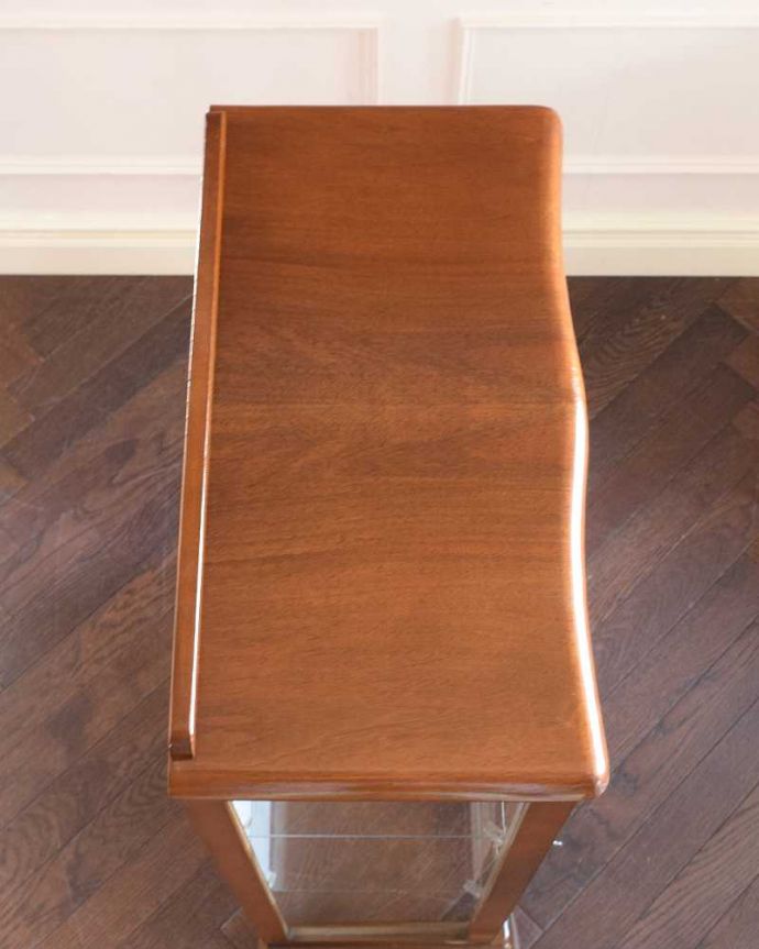 アンティークキャビネットの天板