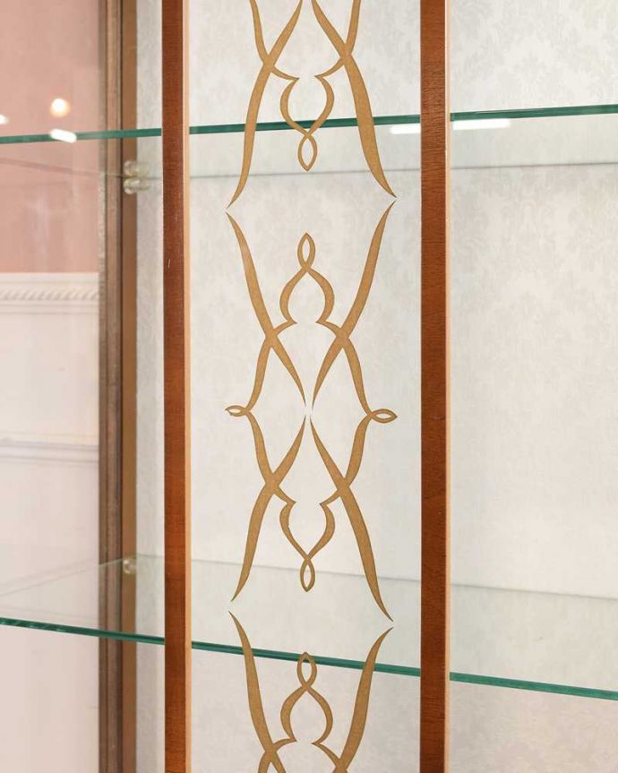 ガラス扉にある装飾