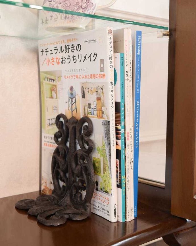 収納たっぷりのキャビネット