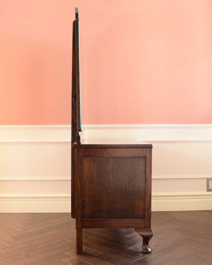 アンティークのドレッサー アンティーク家具 大きな三面鏡が付いた英国のアンティーク家具、便利なドレッシングチェスト。横から見てもステキもちろん横から見られてもいいようにしっかり修復してあります。(q-1888-f)