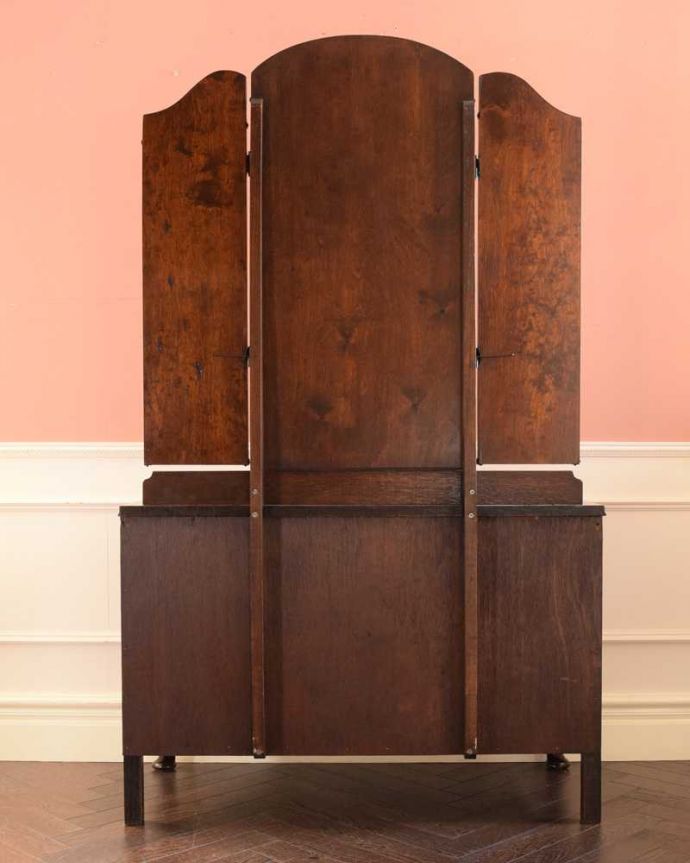 アンティークのドレッサー アンティーク家具 大きな三面鏡が付いた英国のアンティーク家具、便利なドレッシングチェスト。もちろん、後ろ姿もキレイです。(q-1888-f)