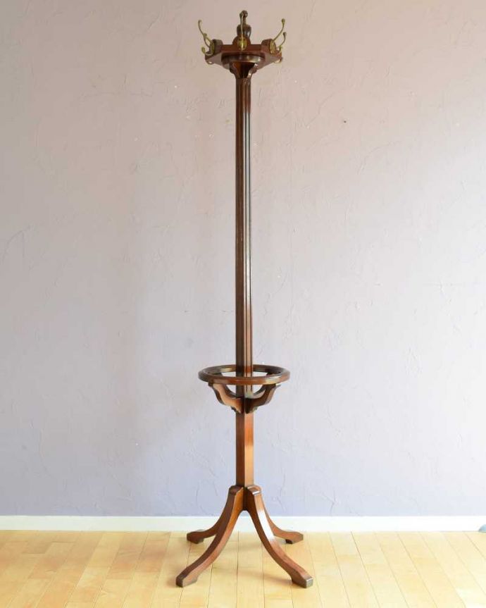 アンティークの玄関収納 アンティーク家具 英国輸入のアンティーク家具、玄関に置けるかっこいいコートハンガー。玄関を華やかにしてくれる英国らしい家具お家に来た方が必ず訪れる場所が玄関。(q-1890-f)