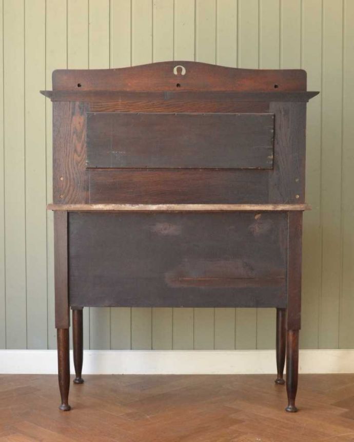 サイドボード　アンティーク家具　タイルが美しいイギリスから到着したアンティークウォッシュスタンド。キレイに修復しました！アンティークは新品ではないので、経年変化によるキズはありますが、専門の職人がキレイにお直しをしているので、後姿もキレイです。(q-1894-f)