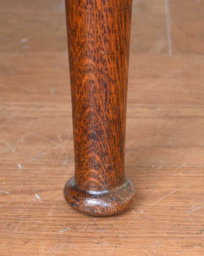 サイドボード アンティーク家具 英国のアンティーク家具、深いブルーのタイルがキレイなウォッシュスタンド。女性1人でラクラク運べちゃうんですHandleのアンティークは、脚の裏にフェルトキーパーをお付けしています。(q-1895-f)