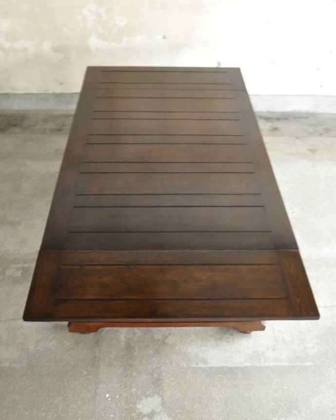 アンティークのテーブル　アンティーク家具　アンティーク英国家具、4本のバルボスレッグが美しいドローリーフテーブル（伸張式テーブル） 。やっぱりテーブルは天板が重要全部開いた状態で天板を上から見てみるとこんな感じです。(q-1896-f)