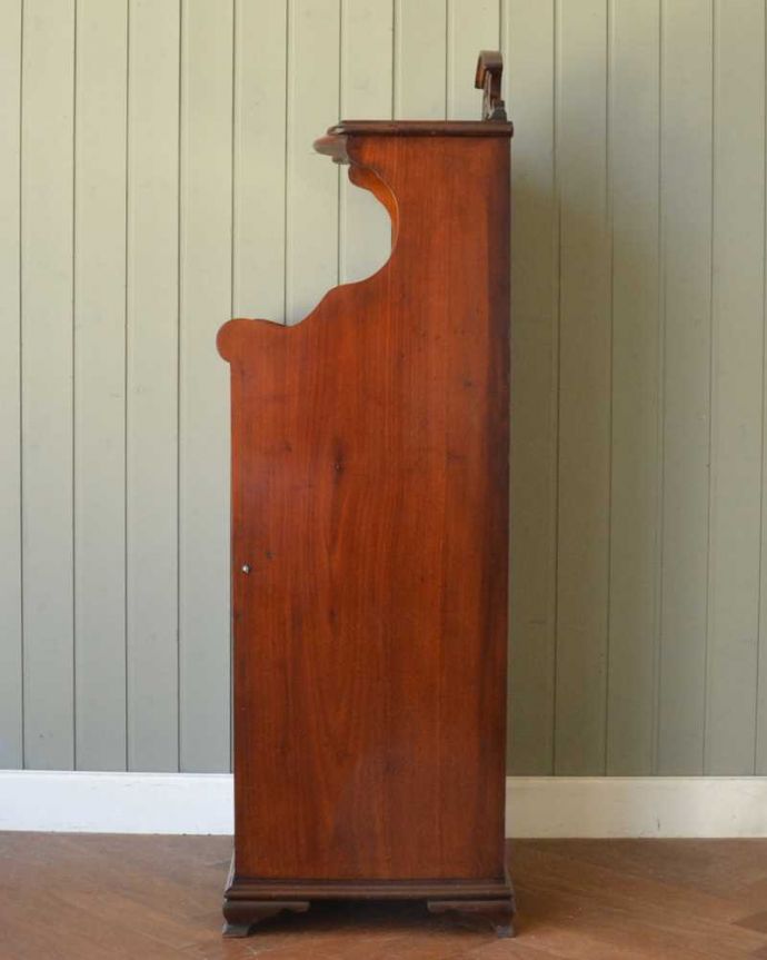 アンティークのキャビネット　アンティーク家具　豪華なアンティーク家具、イギリスで見つけたミラー付きのミュージックキャビネット。もちろん横顔も美しいしっかりお直ししたので、どこから見ても美しい自信があります。(q-1898-f)