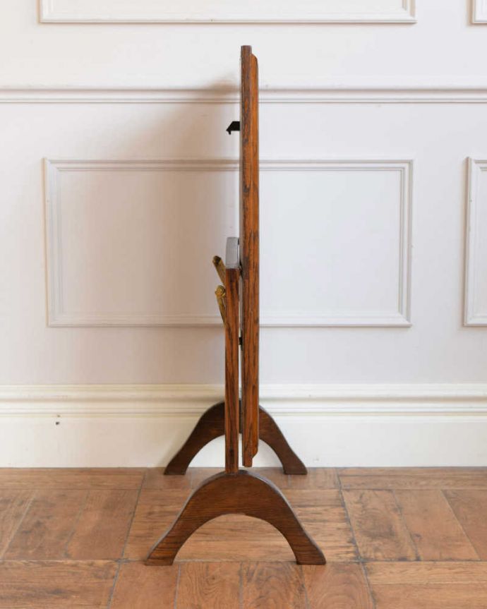 めずらしい家具　アンティーク家具　イギリスで見つけた水鳥がデザインされた優雅なアンティークファイヤースクリーン。横から見ても素敵横から見ると、こんなにすっきりしたシルエットです。(q-1903-f)