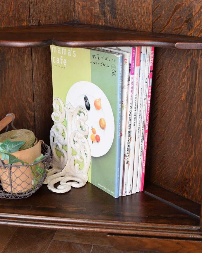 キャビネットの扉を開けると