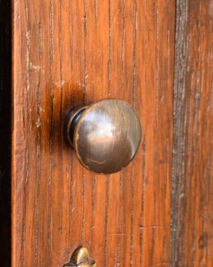 コーナー用キャビネットの取っ手