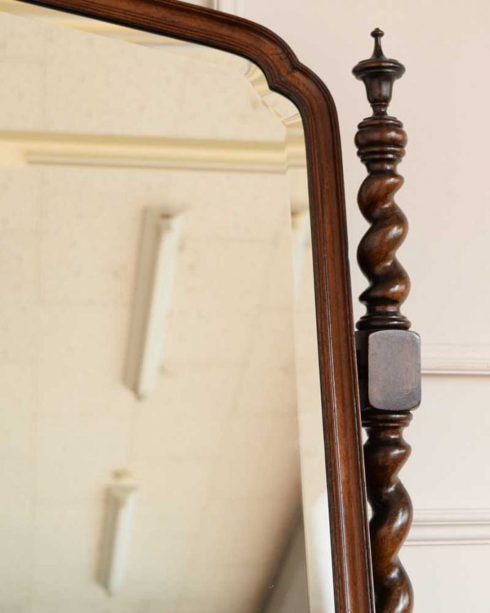 アンティークのドレッサー　アンティーク家具　英国のアンティーク家具、鏡のかたちまで素敵なドレッシングチェスト。新しいミラーでお届けしますこちらは新しいミラーに交換しました。(q-1912-f)