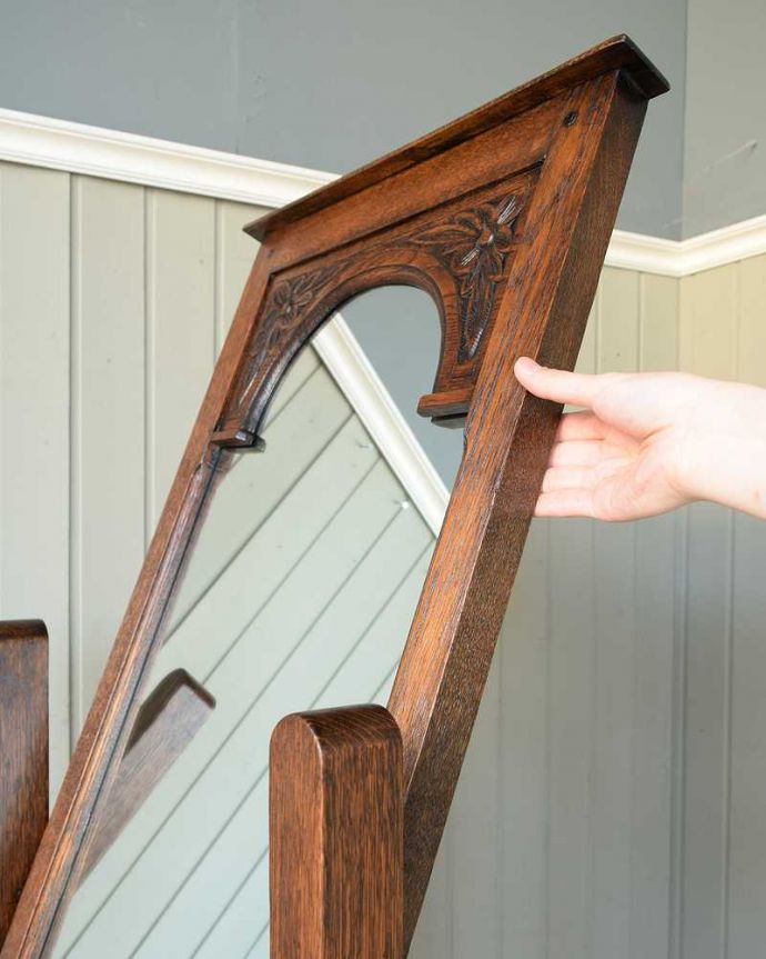 アンティーク ミラー（鏡）　アンティーク雑貨　女性らしく美しいシュバルミラー、お部屋で実用的に使えるアンティーク家具(姿見)。角度も変わりますアンティークなのに、ちゃんと角度も変わるんです。(q-1919-f)