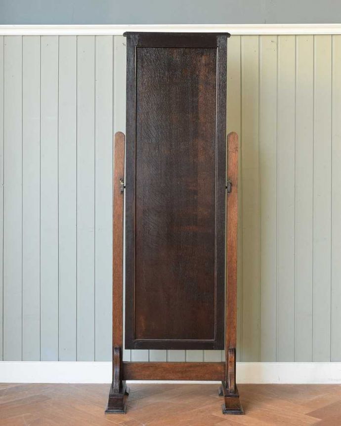 アンティーク ミラー（鏡）　アンティーク雑貨　女性らしく美しいシュバルミラー、お部屋で実用的に使えるアンティーク家具(姿見)。後ろ姿にも自信がありますアンティークは新品ではないので、経年変化によるキズはありますが、専門の職人がしっかり修復しているので、後ろ姿までキレイです。(q-1919-f)