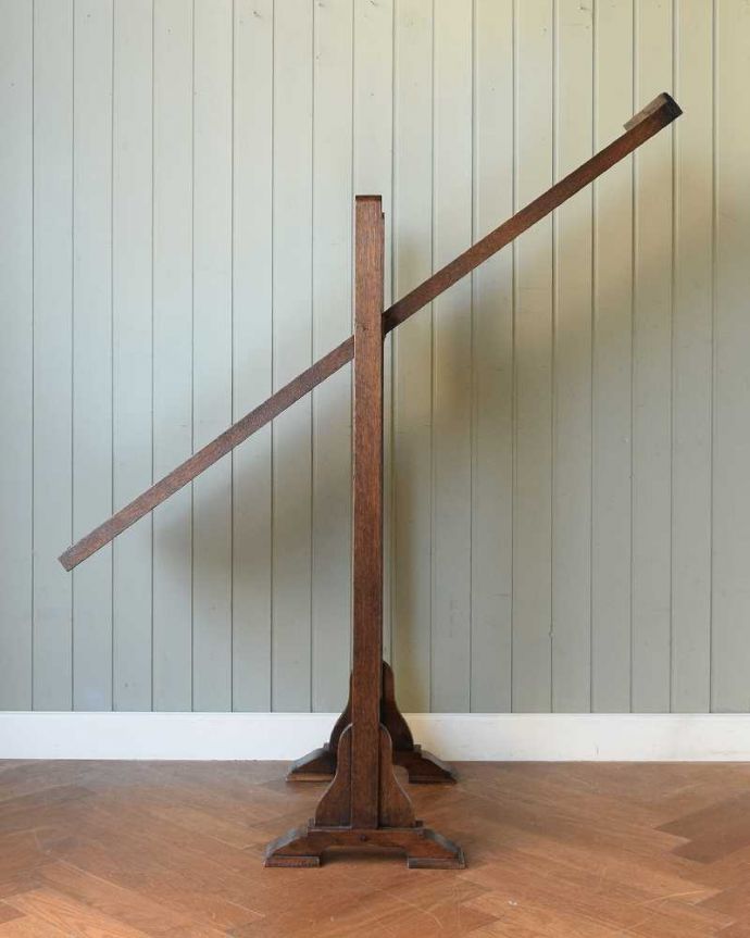 アンティーク ミラー（鏡）　アンティーク雑貨　女性らしく美しいシュバルミラー、お部屋で実用的に使えるアンティーク家具(姿見)。横から見てもステキもちろん横から見てもいいようにキレイに仕上げました。(q-1919-f)