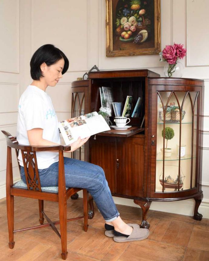 ビューロー　アンティーク家具　本棚とビューローがセットになった、ゴシックデザインのアンティークサイドバイサイド。あっという間に自分だけのデスクスペース扉を前に倒すと小さなビューローが。(q-1922-f)