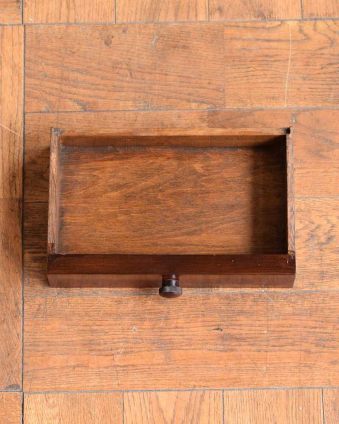 ビューロー　アンティーク家具　本棚とビューローがセットになった、ゴシックデザインのアンティークサイドバイサイド。もちろん引き出しの中もキレイに仕上げました引き出しの中は特にこだわって修復している場所。(q-1922-f)