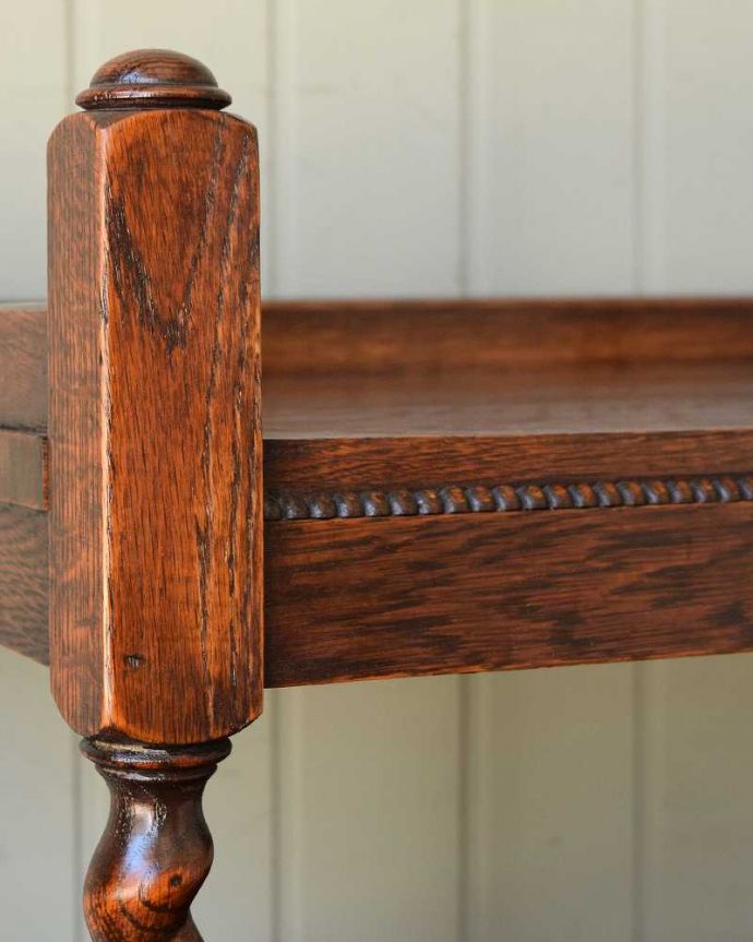 アンティークのワゴン・トローリー　アンティーク家具　イギリスで見つけたアンティークトロリー（ワゴン）。ちょっとしたこだわり天板の縁の部分に落ちないような仕掛けが。(q-1925-f)