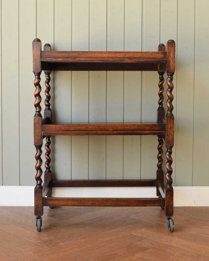 アンティークのワゴン・トローリー　アンティーク家具　イギリスで見つけたアンティークトロリー（ワゴン）。キッチンだけじゃもったいない！アンティークのワゴンはデザインもキレイなので、キッチン用として使うだけじゃなく、家具としていろいろ使えます。(q-1925-f)