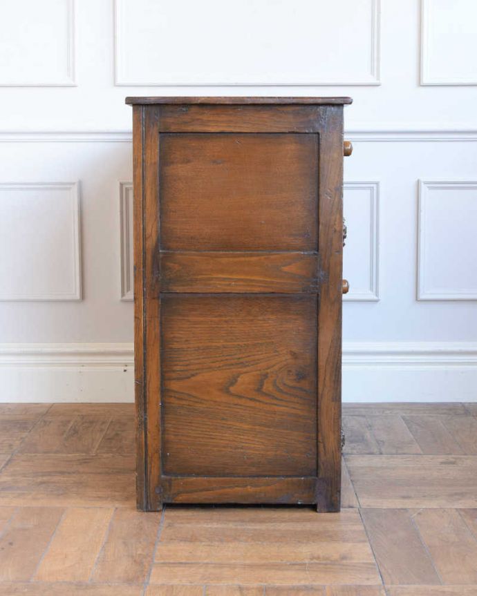 アンティークのキャビネット アンティーク家具 お花の彫が素敵なアンティーク英国家具、おしゃれなテレフォンベンチ(電話台)。横から見てもキレイですもちろん、横顔だってキレイ!どこから見ても絵になります。(q-1927-f)