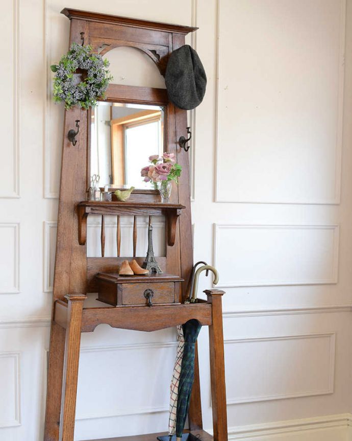 アンティークの玄関収納　アンティーク家具　アールデコのスッキリデザインが魅力の英国輸入のアンティーク家具、ホールスタンド。玄関を華やかにしてくれる英国らしい家具お家に来た方が必ず訪れる場所が玄関。(q-1929-f)