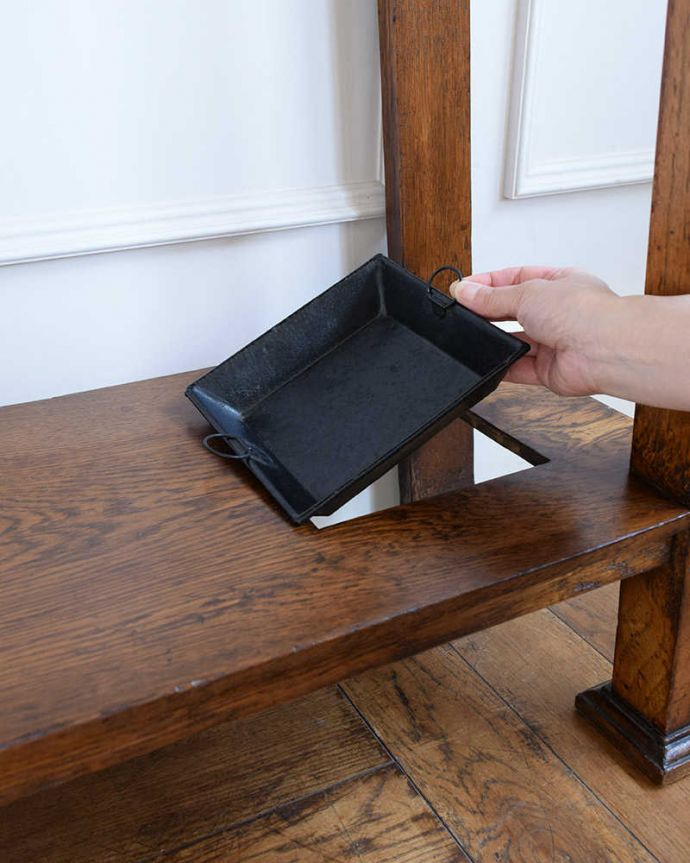 アンティークの玄関収納　アンティーク家具　アールデコのスッキリデザインが魅力の英国輸入のアンティーク家具、ホールスタンド。濡れたままでも大丈夫雨水が受けれるように、トレイの部分もしっかりお直ししました。(q-1929-f)