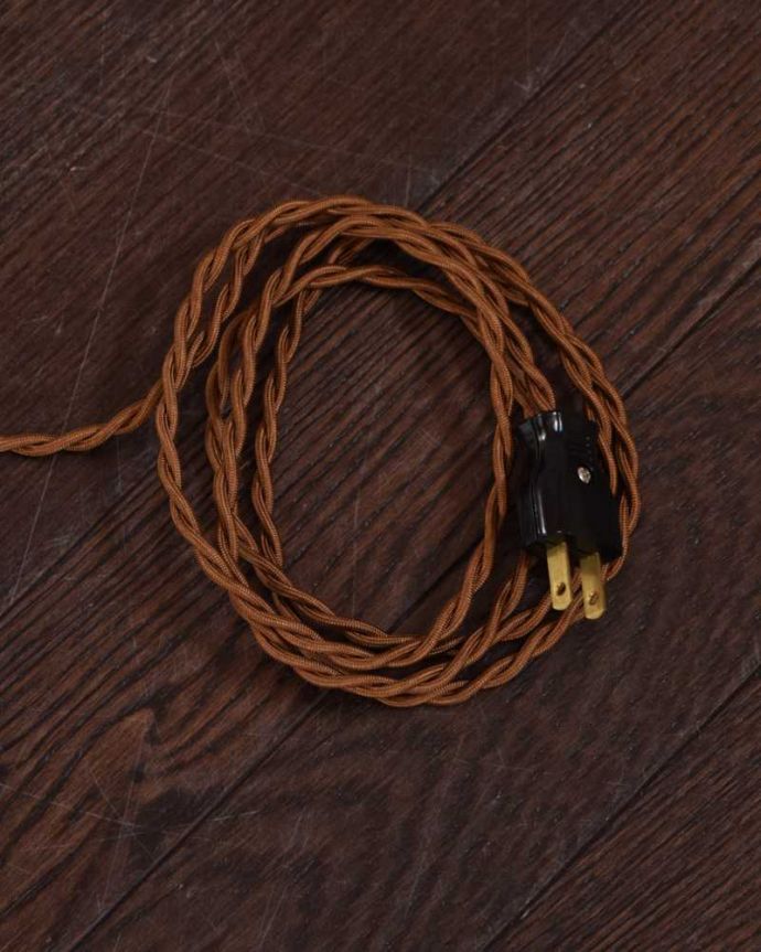 トライポッド　照明・ライティング　イギリスで見つけたテーブル付きのアンティークのフロアランプ（Ｅ26電球付）。。(q-1931-f)