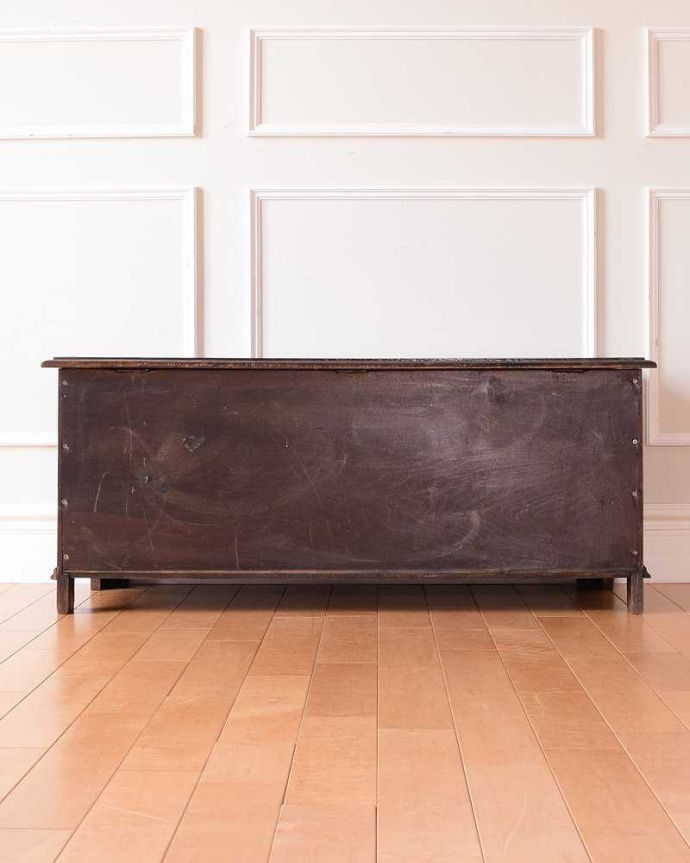 ブランケットボックス・収納ボックス アンティーク家具 彫りが重厚な雰囲気の英国アンティーク家具、ブランケットボックス(コファ)。後ろ姿も見て下さい。(q-1938-f)