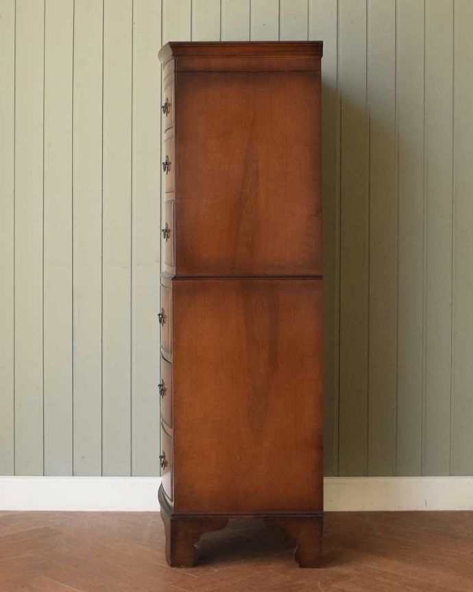 アンティークのチェスト　アンティーク家具　イギリスから届いたアンティーク家具、曲線もエレガントなチェストオンチェスト。横から見てもステキですキレイに仕上げたのでどの角度から見られてもいい自信があります。(q-1941-f)