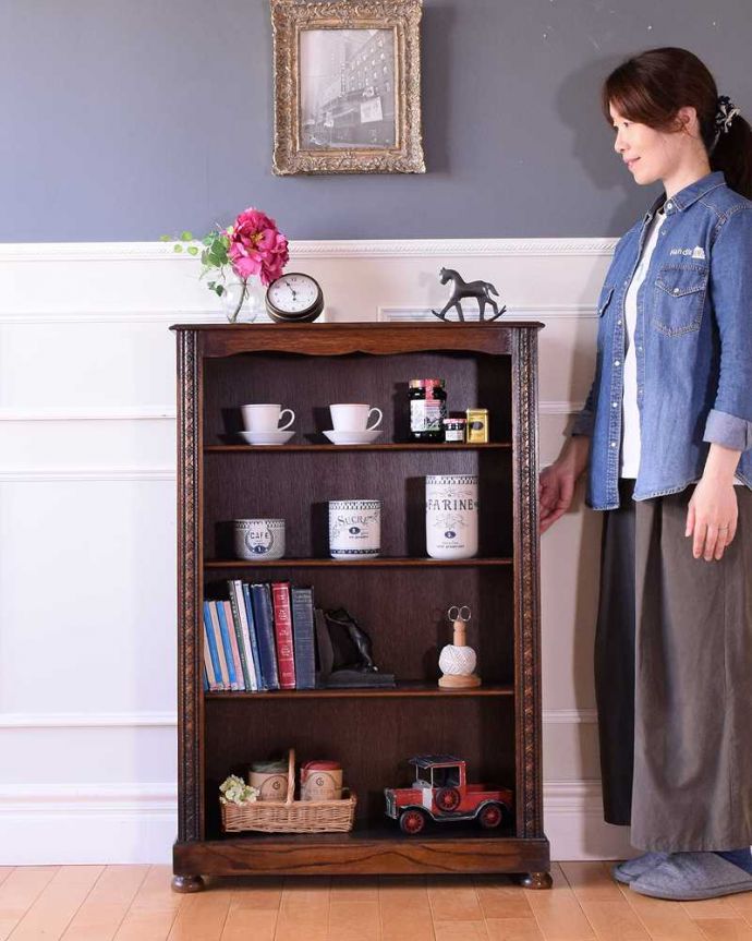 アンティークのキャビネット　アンティーク家具　英国スタイルのアンティーク家具、オープン棚のブックシェルフ（本棚）。なんでも便利に収納できるオープンタイプの本棚本棚としてしっかり作られたオープンタイプのブックシェルフ。(q-1943-f)