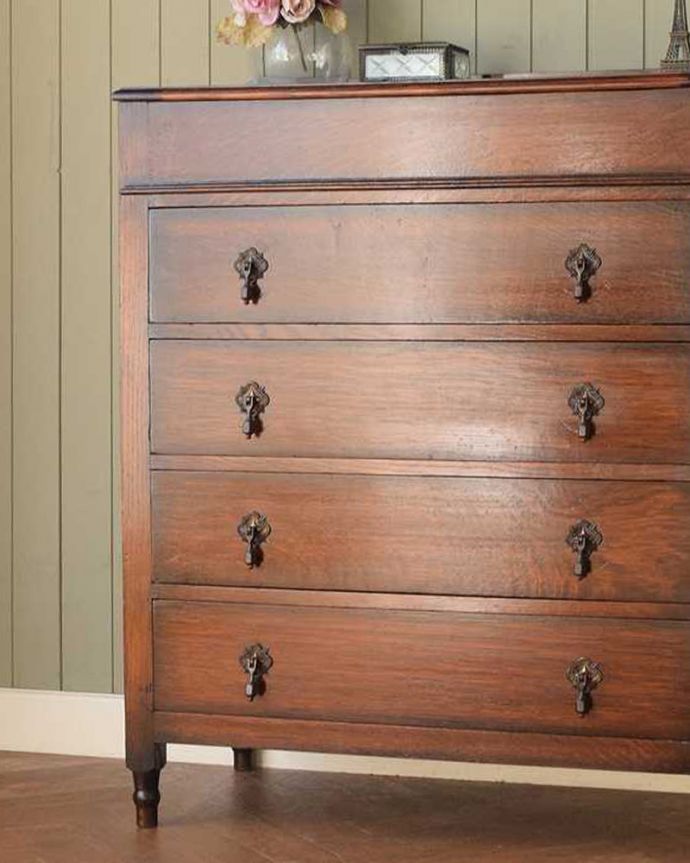 アンティークのチェスト　アンティーク家具　英国から届いたアンティーク家具、バチェラーズチェスト（鏡付き）。見た目はもちろん、実用的に使って楽しみましょうアンティークのチェストは見た目の美しさはもちろん、実用的にたっぷり収納が出来る実力派。(q-1946-f)