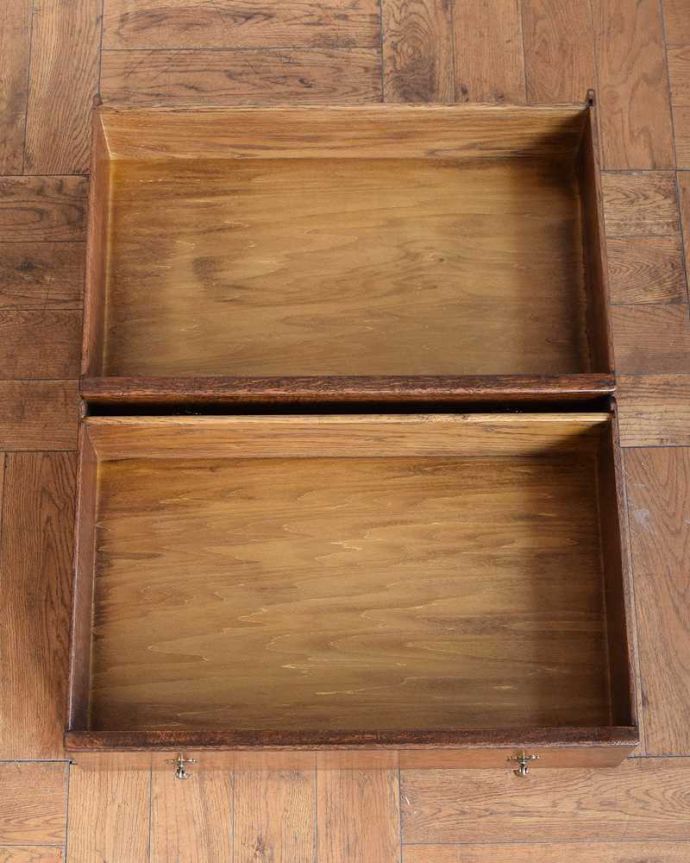 アンティークのチェスト　アンティーク家具　イギリスのオシャレなアンティーク家具のカップボードチェスト。キレイに修復しました。(q-1950-f)