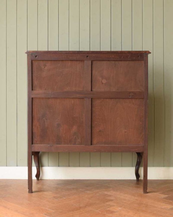 ビューロー アンティーク家具 フランスで見つけたアンティーク家具、優雅なスタイルのライティングビューロー。後ろ姿にもうっとりアンティークは新品ではないので経年変化によるキズはありますがしっかりお直しをしているので、安心してお使いください。(q-1958-f)