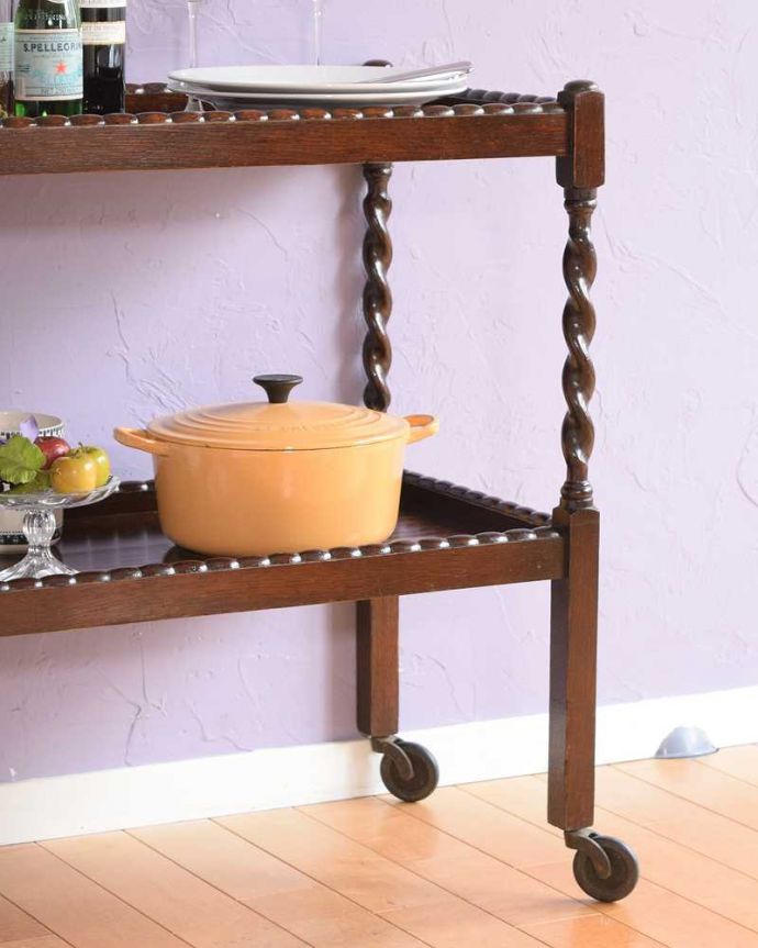 アンティークのワゴン・トローリー アンティーク家具 アンティークのワゴン、どこでも移動が出来る便利な英国の家具(トロリー)。アンティークのワゴンは使い方が自由自在簡単に移動が出来るワゴン。(q-1961-f)