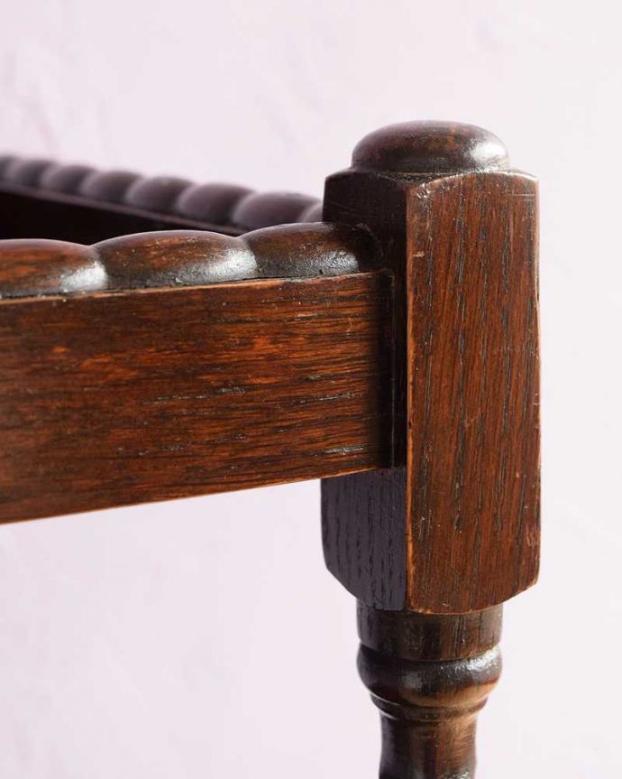 アンティークのワゴン・トローリー アンティーク家具 アンティークのワゴン、どこでも移動が出来る便利な英国の家具(トロリー)。ちょっとしたこだわり天板の縁の部分に落ちないような仕掛けが。(q-1961-f)